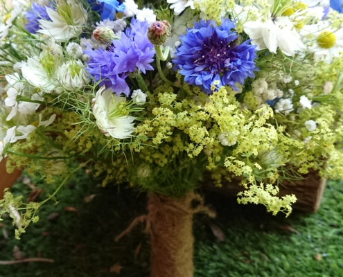 wedding bouquet flowers - Tied posy